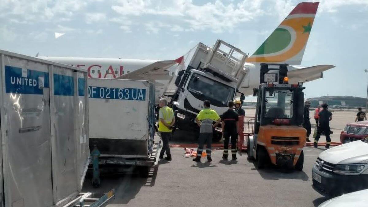 Son Dakika Havacılık Haberleri | Türk Hava Yolları, Pegasus, Sunexpress, Corendon, Havacılık, Havayolları, Havalimanları, Havaalanları, THY, Hostes, Pilot, Uçak, Kabin memuru, SHGM, DHMİ 0 PAY CEN PlaneLorry 02