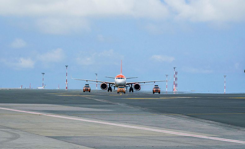 Son Dakika Havacılık Haberleri | Türk Hava Yolları, Pegasus, Sunexpress, Corendon, Havacılık, Havayolları, Havalimanları, Havaalanları, THY, Hostes, Pilot, Uçak, Kabin memuru, SHGM, DHMİ easyjet3 26